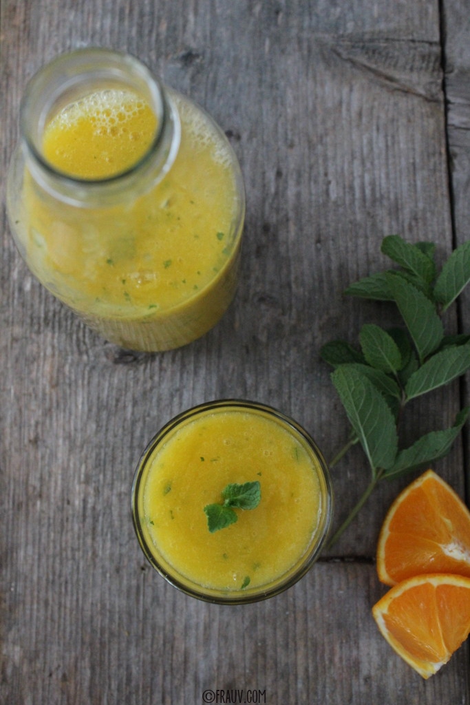 Orangen-Mango-Ingwer-Smoothie mit frischer Minze_IMG_1126