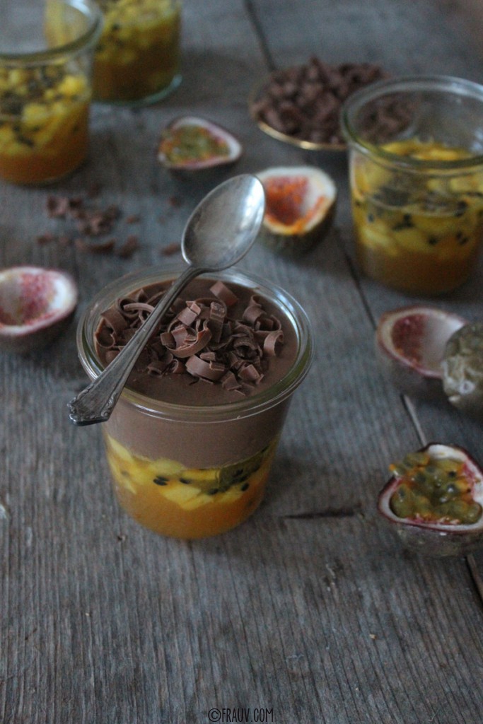 frauv_Schokoladencrème mit Mango-Passionsfrucht-Kompott_IMG_5951