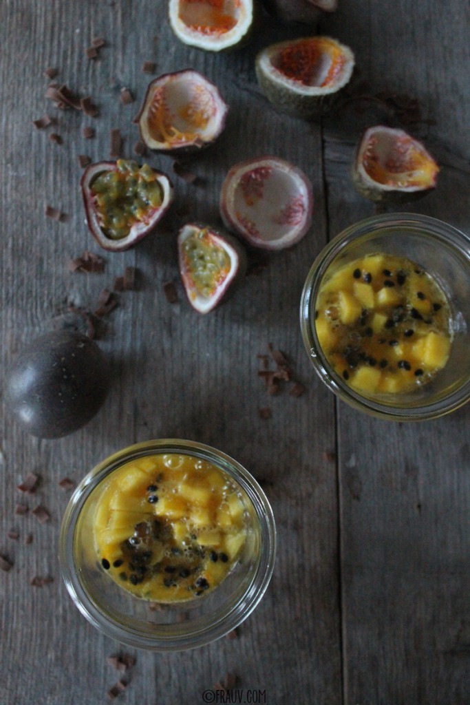 frauv_Schokoladencrème mit Mango-Passionsfrucht-Kompott_IMG_5975